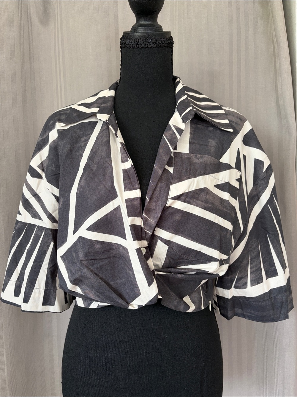 Zara Cropped Geometric Tie-Front Button Shirt - Black & White